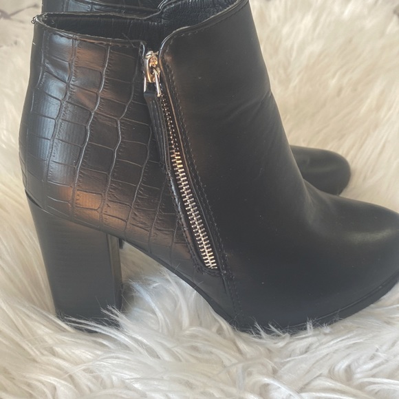Streetwear Society Shoes - Black zip up ankle booties